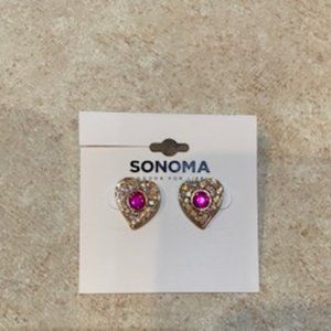 New Heart earrings with pink stone   Adorable bubblegum pink earrings!